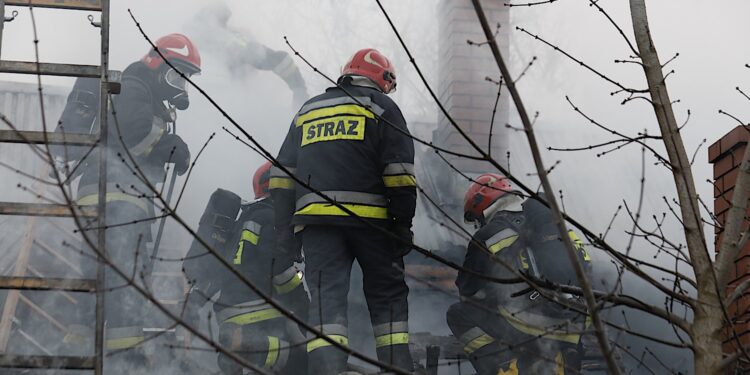 20.02.2020. Kielce. Pożar pustostanu przy ul. Zapłotek / Jarosław Kubalski / Radio Kielce