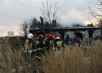 20.02.2020. Kielce. Pożar pustostanu przy ul. Zapłotek / Jarosław Kubalski / Radio Kielce