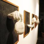 19.02.2020. Kielce. Wystawa prac Józefa Grzegorza Michałka „Poza kreską" w Galerii Sztuki Współczesnej Pałacyku T. Zielińskiego w Kielcach / Jarosław Kubalski / Radio Kielce