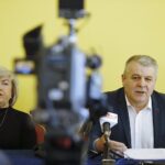 13.02.2020. Kielce. Konferencja MPK. Na zdjęciu (od lewej): Elżbieta Śreniawska - prezes MPK w Kielcach i Bogdan Latosiński - przewodniczący związku zawodowego MPK / Jarosław Kubalski / Radio Kielce