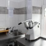 09.02.2020 Kazimierza Wielka. Kuchnia w Samorządowej Szkole Podstawowej nr 1 im. Hugona Kołłątaja po remoncie / Marta Gajda / Radio Kielce