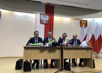 12.02.2020. Kielce. Konferencja w ŚUW. Na zdjęciu (od lewej): Sławomir Kopacz - wójt Bielin, Robert Jaworski - burmistrz Chęcin, Grzegorz Dziubek - burmistrz Włoszczowy i Krzysztof Gajewski - wójt gminy Waśniów / Magdalena Sitek / Radio Kielce