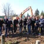 13.02.2020. Kazimierza Wielka. Budowa basenu mineralno-termalnego. Oficjalne wbicie łopaty / Marta Gajda / Radio Kielce