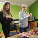 24.02.2020. Busko-Zdrój. Warsztaty w ramach projektu "Moda na recycling" / Marta Gajda / Radio Kielce