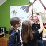 24.02.2020. Busko-Zdrój. Warsztaty w ramach projektu "Moda na recycling" / Marta Gajda / Radio Kielce