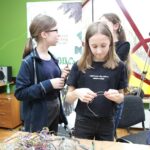 24.02.2020. Busko-Zdrój. Warsztaty w ramach projektu "Moda na recycling" / Marta Gajda / Radio Kielce