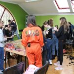 24.02.2020. Busko-Zdrój. Warsztaty w ramach projektu "Moda na recycling" / Marta Gajda / Radio Kielce