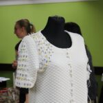 24.02.2020. Busko-Zdrój. Warsztaty w ramach projektu "Moda na recycling" / Marta Gajda / Radio Kielce