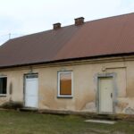 26.02.2020 Nowy Korczyn. Budynek organistówki położonej przy ul. Pocztowej / Marta Gajda / Radio Kielce