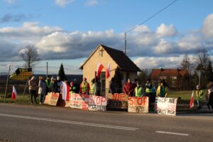 27.02.2020 Sielec Biskupi. Protest przeciwko planom budowy biogazowni / Marta Gajda / Radio Kielce