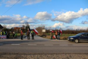 27.02.2020 Sielec Biskupi. Protest przeciwko planom budowy biogazowni / Marta Gajda / Radio Kielce
