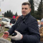 23.02.2020. Sandomierz. Budowa wybiegu dla psów ze schroniska. Na zdjęciu: Marcin Marzec - burmistrz Sandomierza / Grażyna-Szlęzak-Wójcik / Radio Kielce