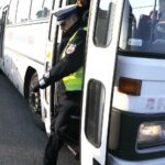 09.02.2020 Górno. Kontrola drogowa. Policja. Autobus / Jarosław Kubalski / Radio Kielce