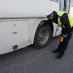09.02.2020 Górno. Kontrola drogowa. Policja. Autobus / Jarosław Kubalski / Radio Kielce