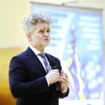 05.12.2019 Kielce. Akcja "Dziecięca Piłka Ręczna" zorganizowana przez Świętokrzyskie Centrum Doskonalenia Nauczycieli. Senator Krzysztof Słoń / Jarosław Kubalski / Radio Kielce