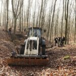 08.02.2020 Las w okolicy miejscowości Zagrody. Fundacja Niezłomni poszukuje ukrytych mogił ofiar komunistycznego terroru / Jarosław Kubalski / Radio Kielce