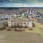 10.02.2020 Podzamcze Piekoszowskie. Ruiny pałacu Tarłów / Jarosław Kubalski / Radio Kielce