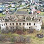 10.02.2020 Podzamcze Piekoszowskie. Ruiny pałacu Tarłów / Jarosław Kubalski / Radio Kielce