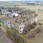 10.02.2020 Podzamcze Piekoszowskie. Ruiny pałacu Tarłów / Jarosław Kubalski / Radio Kielce