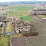 10.02.2020 Podzamcze Piekoszowskie. Ruiny pałacu Tarłów / Jarosław Kubalski / Radio Kielce