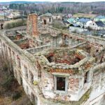 10.02.2020 Podzamcze Piekoszowskie. Ruiny pałacu Tarłów / Jarosław Kubalski / Radio Kielce