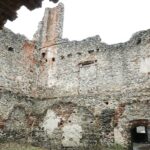 10.02.2020 Podzamcze Piekoszowskie. Ruiny pałacu Tarłów / Jarosław Kubalski / Radio Kielce