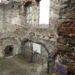 10.02.2020 Podzamcze Piekoszowskie. Ruiny pałacu Tarłów / Jarosław Kubalski / Radio Kielce