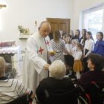 11.02.2020 Kielce. Diecezjalne obchody Światowego Dnia Chorego. Msza w hospicjum. Ks. Krzysztof Banasik / Jarosław Kubalski / Radio Kielce