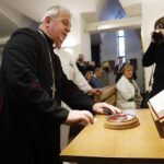 13.02.2020 Kielce. Relikwie świętej siostry Faustyny Kowalskiej zostały przekazane do ŚCO. Biskup Jan Kowalski / Jarosław Kubalski / Radio Kielce