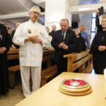 13.02.2020 Kielce. Relikwie świętej siostry Faustyny Kowalskiej zostały przekazane do ŚCO. Biskup Jan Piotrowski, prof. Stanisław Gód, wicemarszałek Marek Bogusławski i siostra Petra Kowalczyk - przełożona generalna Zgromadzenia Sióstr Matki Bożej Miłosierdzia / Jarosław Kubalski / Radio Kielce