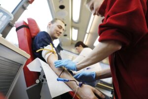 Mieszkańcy kolejnych miast mogą honorowo oddać krew