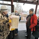 25.02.2020 Radio Kielce. Redakcja rozdawała słuchaczom budki lęgowe dla ptaków / Jarosław Kubalski / Radio Kielce