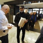 25.02.2020 Radio Kielce. Redakcja rozdawała słuchaczom budki lęgowe dla ptaków / Jarosław Kubalski / Radio Kielce