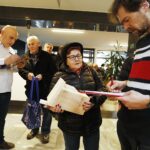 25.02.2020 Radio Kielce. Redakcja rozdawała słuchaczom budki lęgowe dla ptaków / Jarosław Kubalski / Radio Kielce