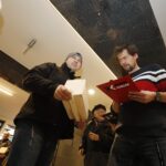 25.02.2020 Radio Kielce. Redakcja rozdawała słuchaczom budki lęgowe dla ptaków / Jarosław Kubalski / Radio Kielce