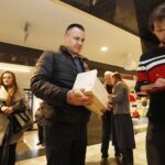 25.02.2020 Radio Kielce. Redakcja rozdawała słuchaczom budki lęgowe dla ptaków / Jarosław Kubalski / Radio Kielce