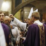 26.02.2020 Kielce. Popielec. Środa Popielcowa. Msza w katedrze. Biskup Jan Piotrowski / Jarosław Kubalski / Radio Kielce