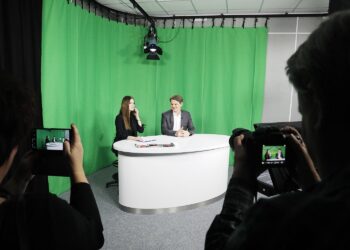 26.02.2020 Kielce. Centrum Mediów UJK. Studio telewizyjne dla studentów dziennikarstwa. Rektor UJK prof. Jacek Semaniak / Jarosław Kubalski / Radio Kielce