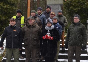 14.02.2020. Skarżysko-Kamienna. Krzyż na mogile pomordowanych skarżyszczan na osiedlu Bór / Facebook/ Urszula Oettingen