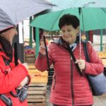 04.02.2020. Końskie. Akcja rozdawania odblasków przez Radio Kielce. Na zdjęciu: Magdalena Galas-Klusek - Radio Kielce / Krzysztof Bujnowicz / Radio Kielce