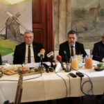 26.02.2020. Tokarnia. Konferencja prasowa dyrekcji Muzeum Wsi Kieleckiej. Na zdjęciu (od lewej): Magdalena Kusztal - dyrektor Departamentu Kultury i Dziedzictwa Narodowego w urzędzie marszałkowskim, Andrzej Bętkowski - marszałek województwa świętokrzyskiego, Jarosław Karyś - wicedyrektor Muzeum Wsi Kieleckiej, Mariusz Masny - dyrektor Muzeum Wsi Kieleckiej / Krzysztof Bujnowicz / Radio Kielce