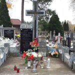 Starachowice. Zabytkowe nagrobki do renowacji. Nagrobek Arseniusza Kufalskiego / Towarzystwo Przyjaciół Starachowic