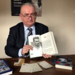 Jan Nowak i jego pamiątki związane z Górnikiem Zabrze / Rafał Szymczyk / Radio Kielce