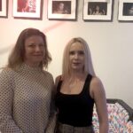 01.02.2020. Sandomierz. „Zwielokrotnienie” - wystawa fotografii artystycznej. Na zdjęciu (od lewej): Anna Pawlak - Sandomierskie Centrum Kultury i Magdalena Rej - autorka wystawy / Grażyna Szlęzak-Wójcik / Radio Kielce