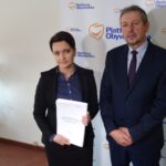 11.02.2020. Ostrowiec Świętokrzyski. Na zdjęciu od lewej poseł Marzena Okła-Drewnowicz, Eligiusz Mich - wiceprzewodniczący PO w regionie / Emilia Sitarska / Radio Kielce