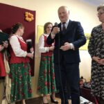 22.02.2020. Chobrzany. 10 lat Koła Gospodyń Wiejskich. Na zdjęciu (od prawej ): Ewa Drzazga - zastępca wójta gminy Samborzec, Witold Surowiec - wójt gminy Samborzec / Grażyna-Szlęzak-Wójcik / Radio Kielce