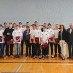 24.02.2020. Ostrowiec Św. Wręczenie listów gratulacyjnych pływakom i waterpolistom KSZO Ostrowiec, a także uczniom Szkoły Mistrzostwa Sportowego / Emilia Sitarska / Radio Kielce