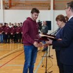 24.02.2020. Ostrowiec Św. Wręczenie listów gratulacyjnych pływakom i waterpolistom KSZO Ostrowiec, a także uczniom Szkoły Mistrzostwa Sportowego / Emilia Sitarska / Radio Kielce