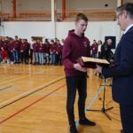 24.02.2020. Ostrowiec Św. Wręczenie listów gratulacyjnych pływakom i waterpolistom KSZO Ostrowiec, a także uczniom Szkoły Mistrzostwa Sportowego / Emilia Sitarska / Radio Kielce