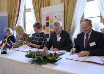 Podpisanie umowy o uczestnictwie w programie PASCH / www.zpostadwola.pl